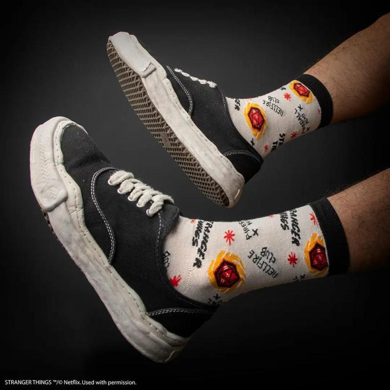 Pack 3 pares de calcetines cinereplicas stranger things hellfire club